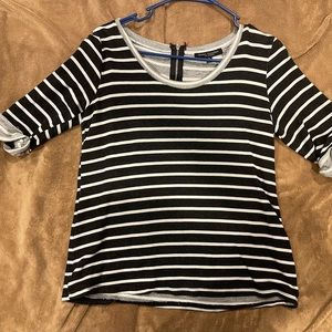 Very cute M top